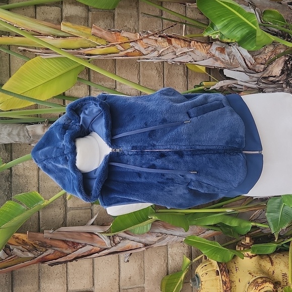 CALIA by Carrie Underwood Jackets & Blazers - Calia by Carrie Underwood blue fuzzy vest medium